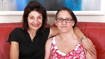 Two Lesbian Housewives Going All The Way - Mature.nl - Mature.nl video