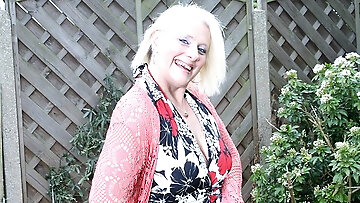 Naughty British Housewife Playing In The Garden - Mature.nl - Mature.nl video