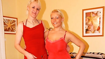 Old And Young Lesbians Play With Eachothers Pussy - Mature.nl - Mature.nl video