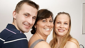 Horny Housewife And Hot Milf In Threesome - Mature.nl - Mature.nl video
