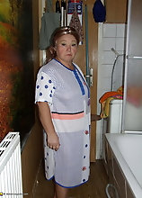Kinky Mama Gets Dirty With Stuff From The Kitchen