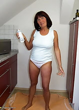 Kinky Mama Playing With Some Whipped Cream