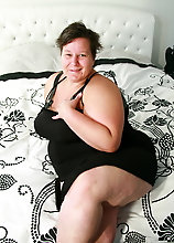 Chunky Mature Lady Showing Her Curves